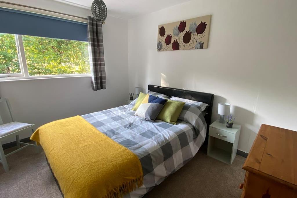 Cheerful 3 Bedroom Bungalow With Indoor Fire Place Gloucester Exterior photo